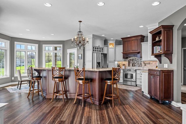 1892 Wood Run PLACE, Onalaska, WI 54650