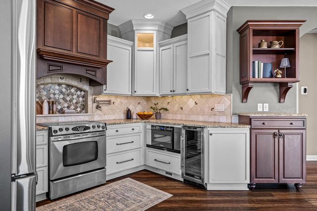 1892 Wood Run PLACE, Onalaska, WI 54650