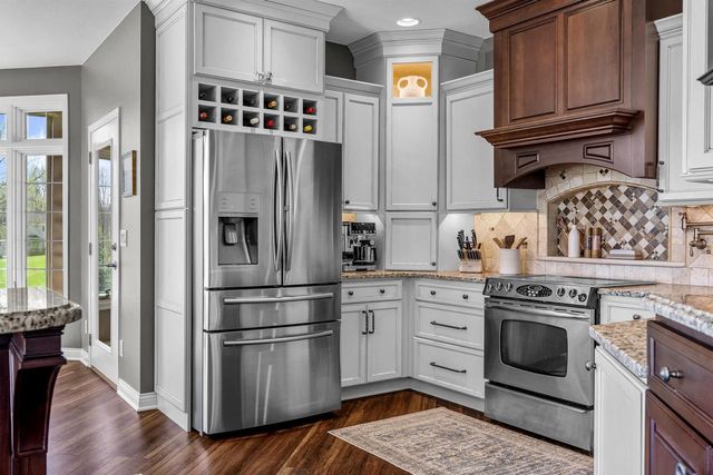 1892 Wood Run PLACE, Onalaska, WI 54650