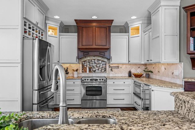 1892 Wood Run PLACE, Onalaska, WI 54650