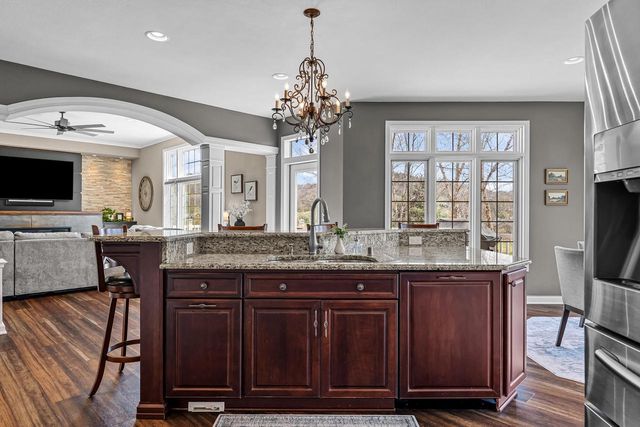 1892 Wood Run PLACE, Onalaska, WI 54650