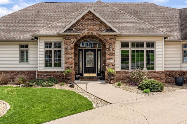1892 Wood Run PLACE, Onalaska, WI 54650