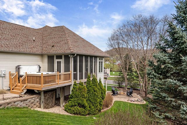 1892 Wood Run PLACE, Onalaska, WI 54650