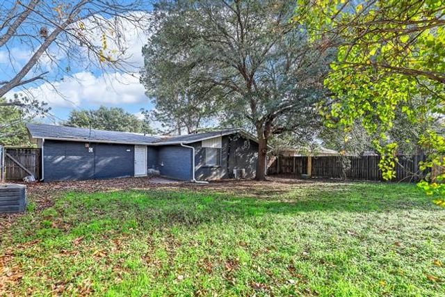 2504 S Fielder Road, Arlington, TX 76015