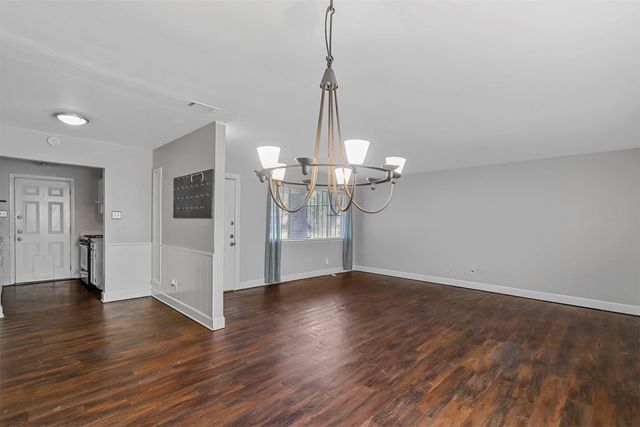 2504 S Fielder Road, Arlington, TX 76015