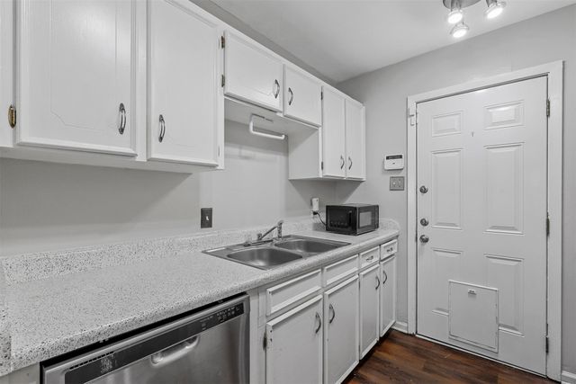 2504 S Fielder Road, Arlington, TX 76015
