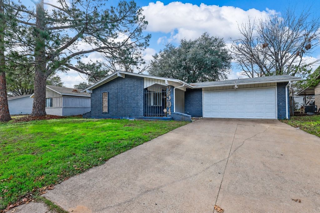 2504 S Fielder Road, Arlington, TX 76015
