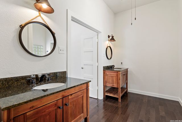 680 ASPEN RDG, Blanco, TX 78606