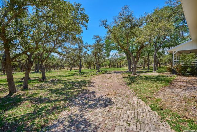 680 ASPEN RDG, Blanco, TX 78606