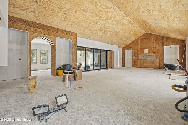 2 Bainsley Ln, Pewee Valley, KY 40056