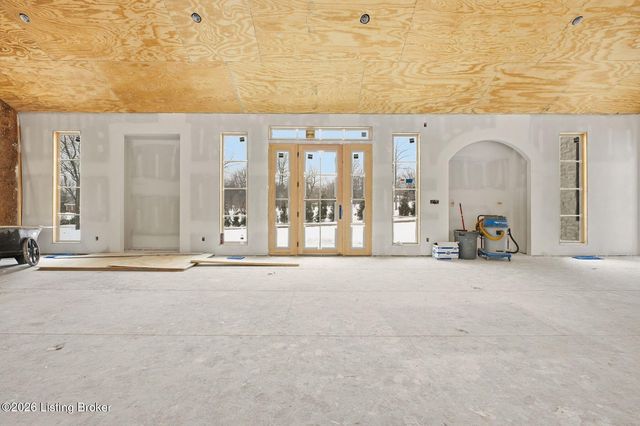 2 Bainsley Ln, Pewee Valley, KY 40056