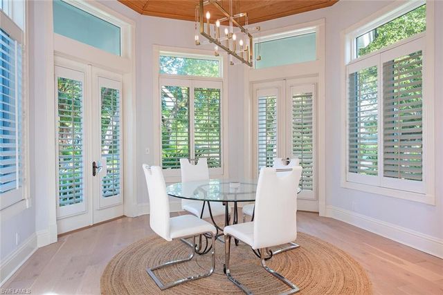180 7th AVE S, Naples, FL 34102