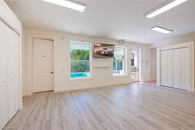 180 7th AVE S, Naples, FL 34102