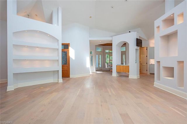 180 7th AVE S, Naples, FL 34102