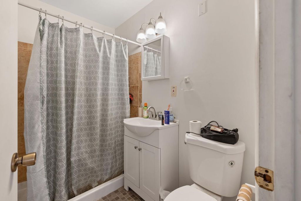 Image 11 of property listing at 10840 Beverly Drive, Hanford, CA 93230