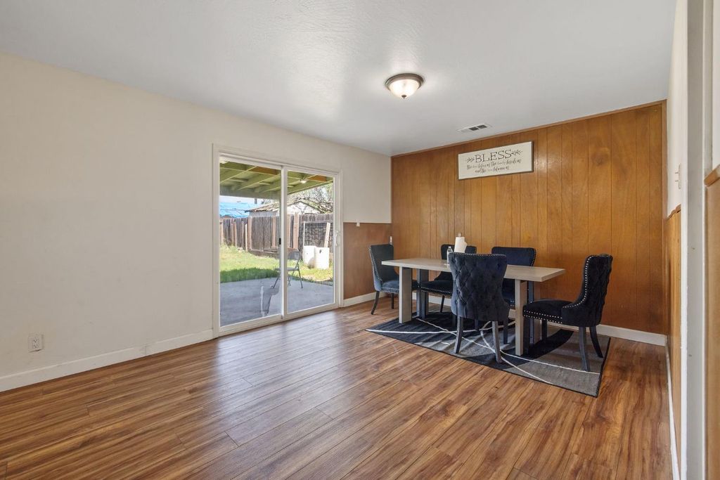 Image 17 of property listing at 10840 Beverly Drive, Hanford, CA 93230