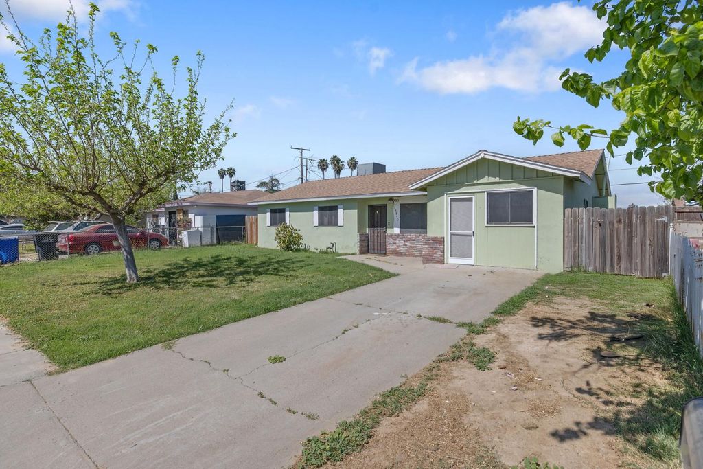 Image 2 of property listing at 10840 Beverly Drive, Hanford, CA 93230