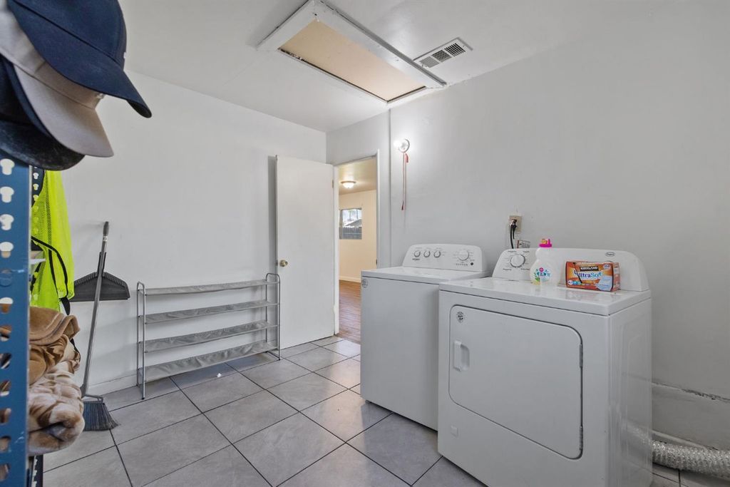 Image 21 of property listing at 10840 Beverly Drive, Hanford, CA 93230