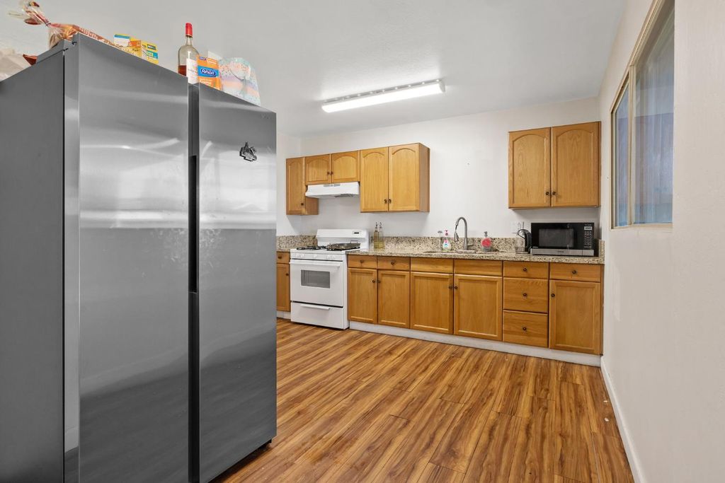 Image 22 of property listing at 10840 Beverly Drive, Hanford, CA 93230