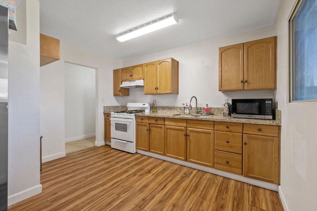 Image 23 of property listing at 10840 Beverly Drive, Hanford, CA 93230