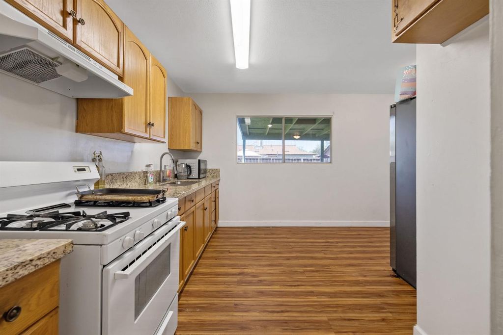 Image 24 of property listing at 10840 Beverly Drive, Hanford, CA 93230