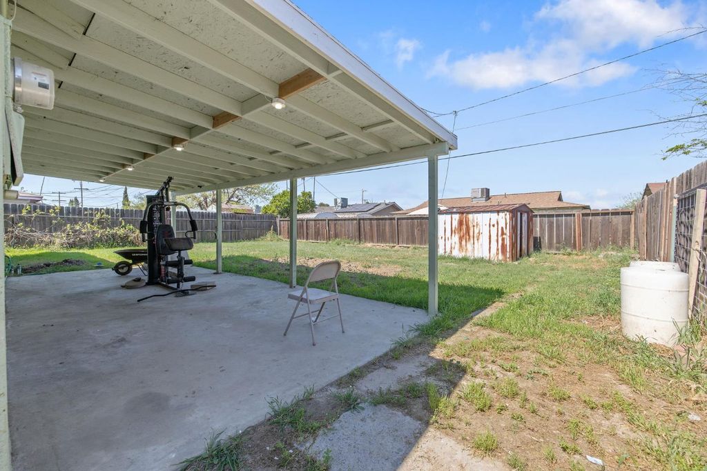 Image 25 of property listing at 10840 Beverly Drive, Hanford, CA 93230