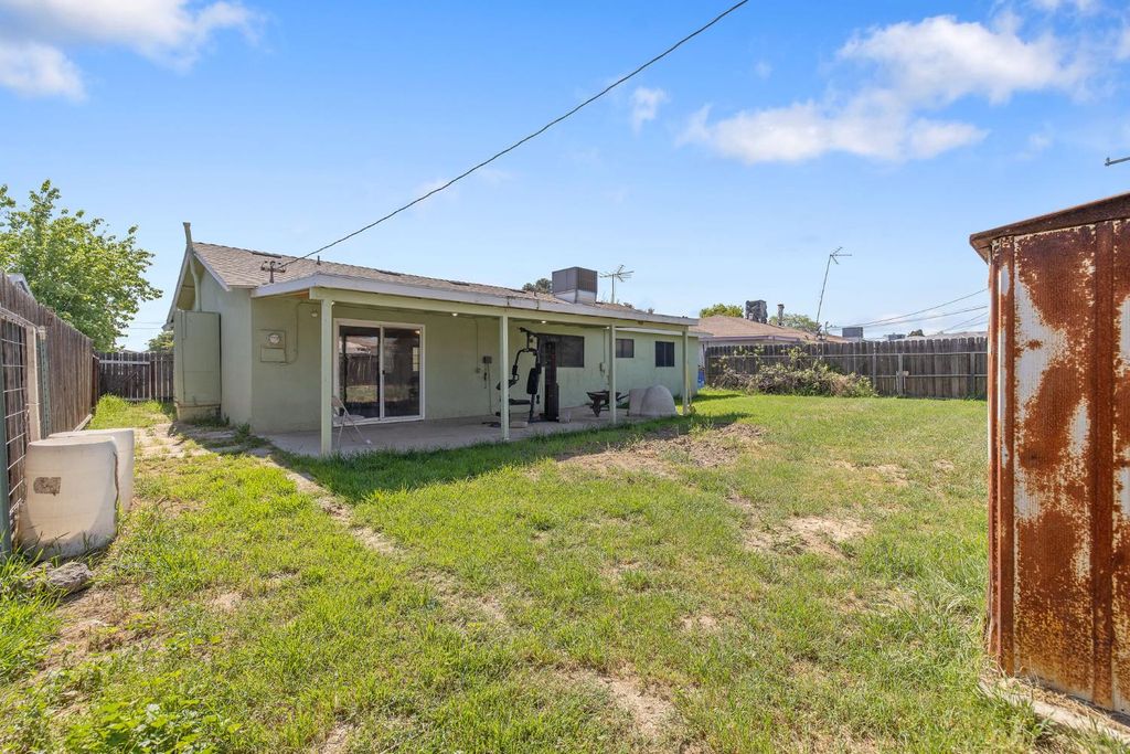 Image 27 of property listing at 10840 Beverly Drive, Hanford, CA 93230