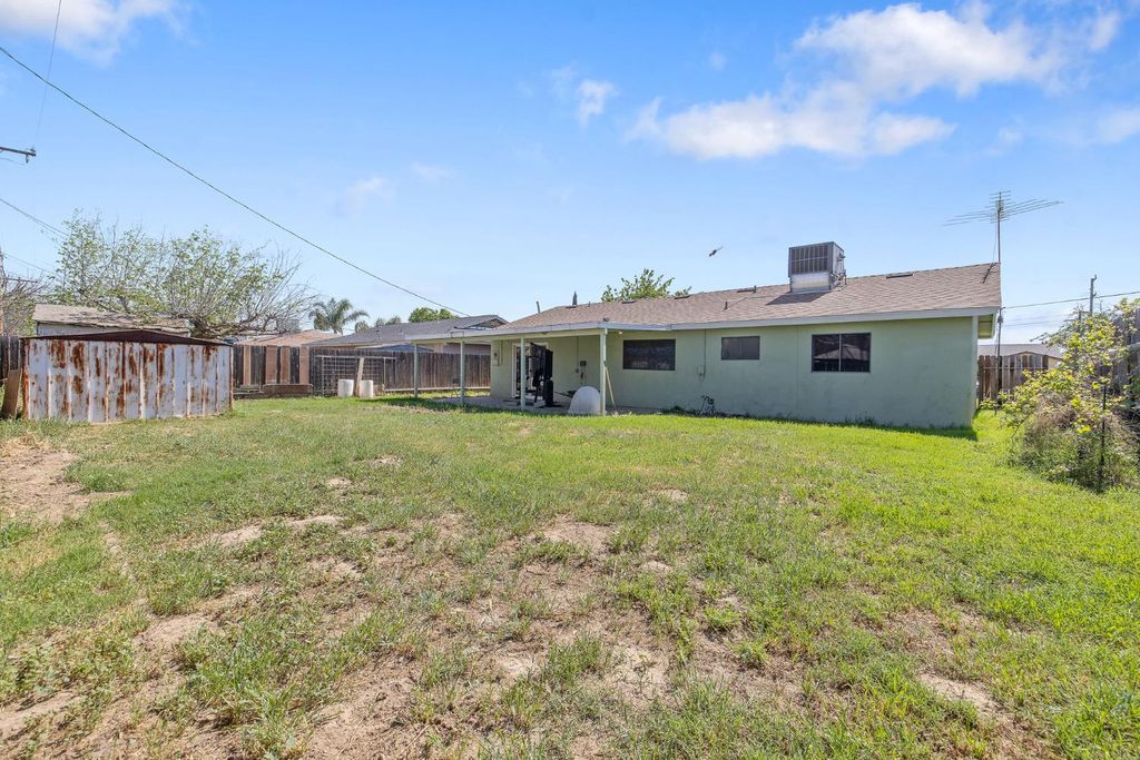 Image 28 of property listing at 10840 Beverly Drive, Hanford, CA 93230