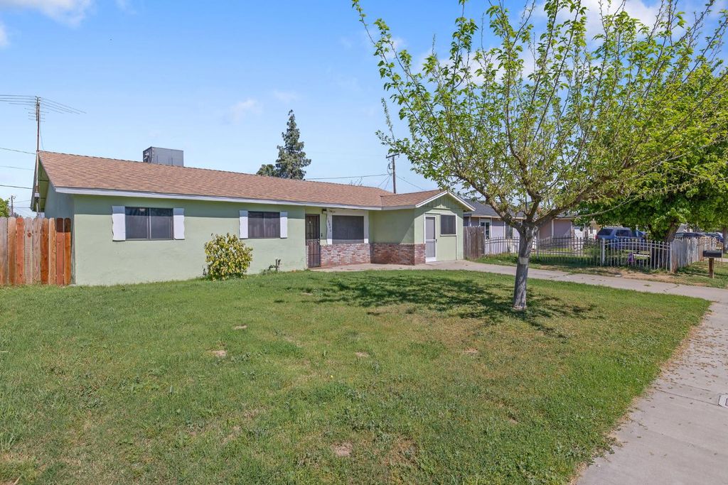 Image 3 of property listing at 10840 Beverly Drive, Hanford, CA 93230