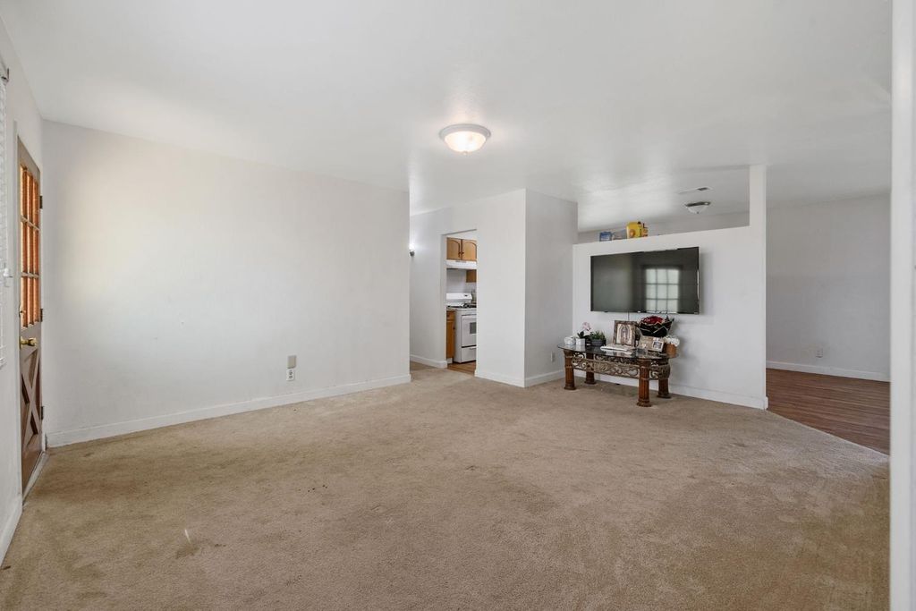 Image 5 of property listing at 10840 Beverly Drive, Hanford, CA 93230