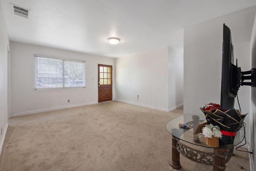 Image 6 of property listing at 10840 Beverly Drive, Hanford, CA 93230