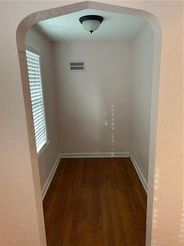 6501 Charlotte Street, Kansas City, MO 64131