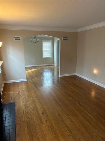 6501 Charlotte Street, Kansas City, MO 64131