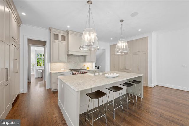 4631 49TH ST NW, Washington, DC 20016