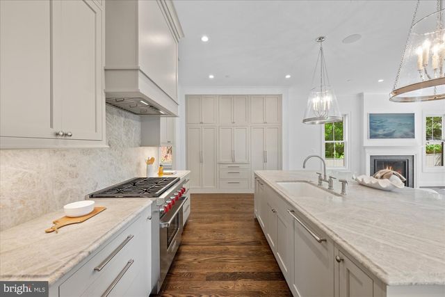 4631 49TH ST NW, Washington, DC 20016