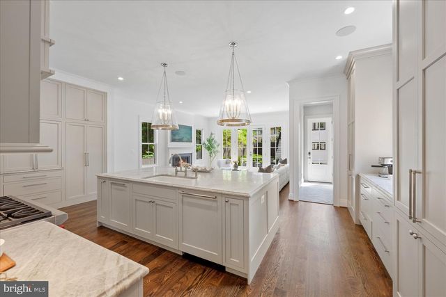 4631 49TH ST NW, Washington, DC 20016