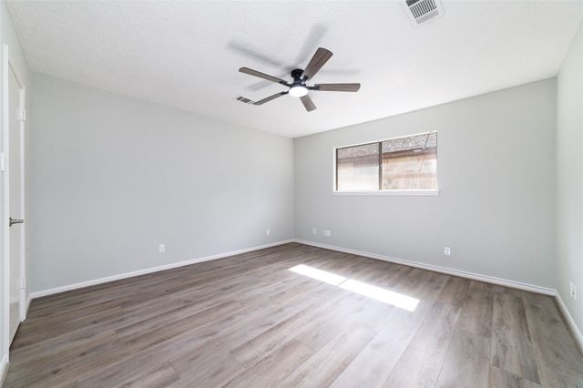 154 NE Old Bridge Lake, Houston, TX 77069