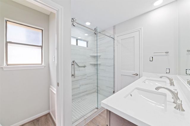 154 NE Old Bridge Lake, Houston, TX 77069