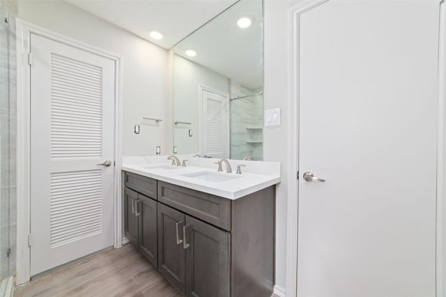 154 NE Old Bridge Lake, Houston, TX 77069