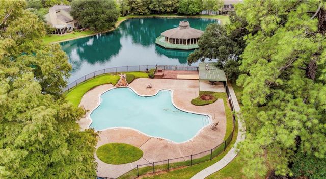 154 NE Old Bridge Lake, Houston, TX 77069
