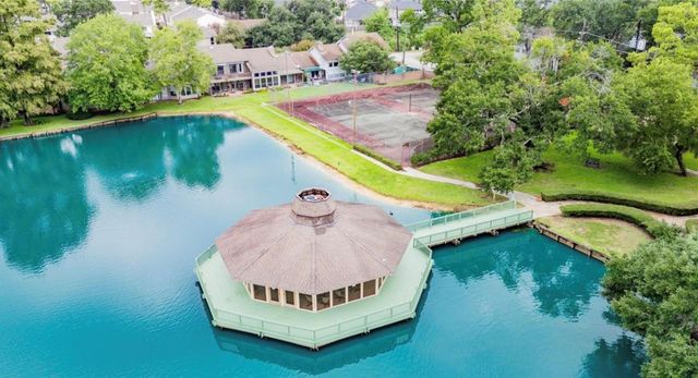 154 NE Old Bridge Lake, Houston, TX 77069
