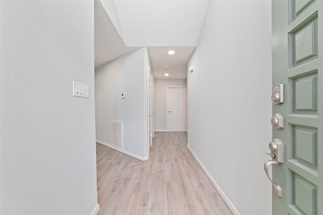 154 NE Old Bridge Lake, Houston, TX 77069