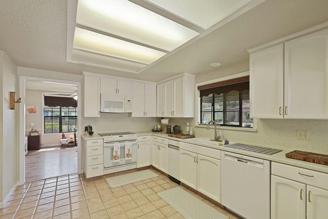 101 Mokelumne River Dr, Lodi, CA 95240