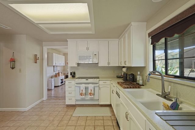 101 Mokelumne River Dr, Lodi, CA 95240