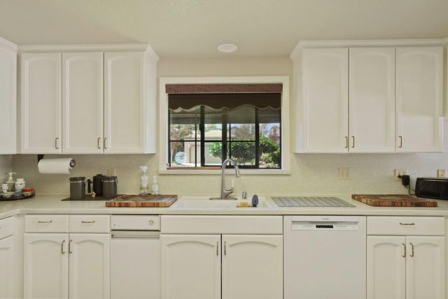 101 Mokelumne River Dr, Lodi, CA 95240