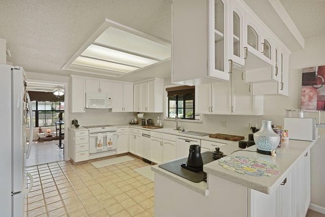 101 Mokelumne River Dr, Lodi, CA 95240