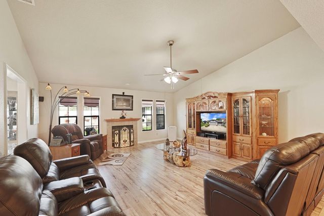 101 Mokelumne River Dr, Lodi, CA 95240