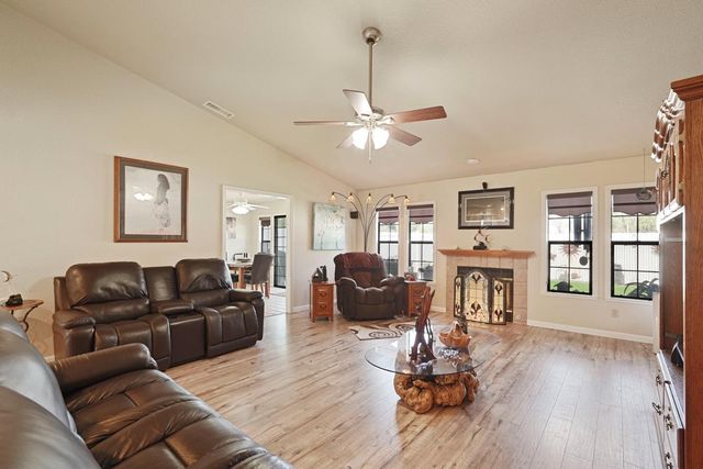 101 Mokelumne River Dr, Lodi, CA 95240