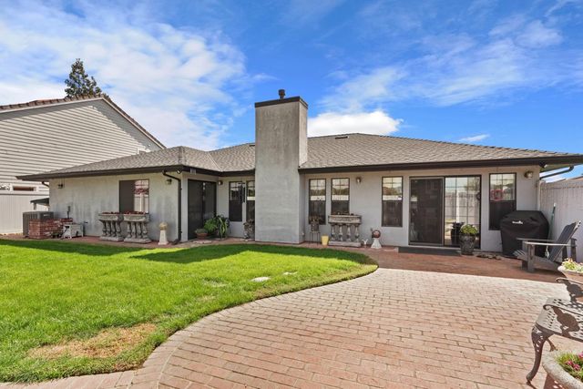 101 Mokelumne River Dr, Lodi, CA 95240