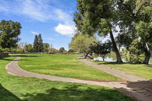 101 Mokelumne River Dr, Lodi, CA 95240